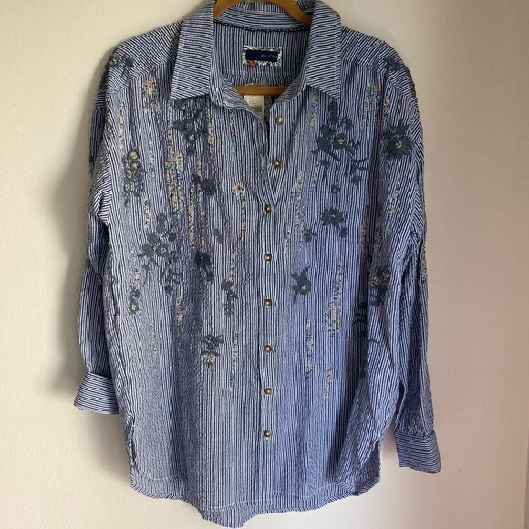 Pilcro Anthropologie Women’s Embroidered Buttondown size Small. NWT! Runs large - Picture 6 of 14